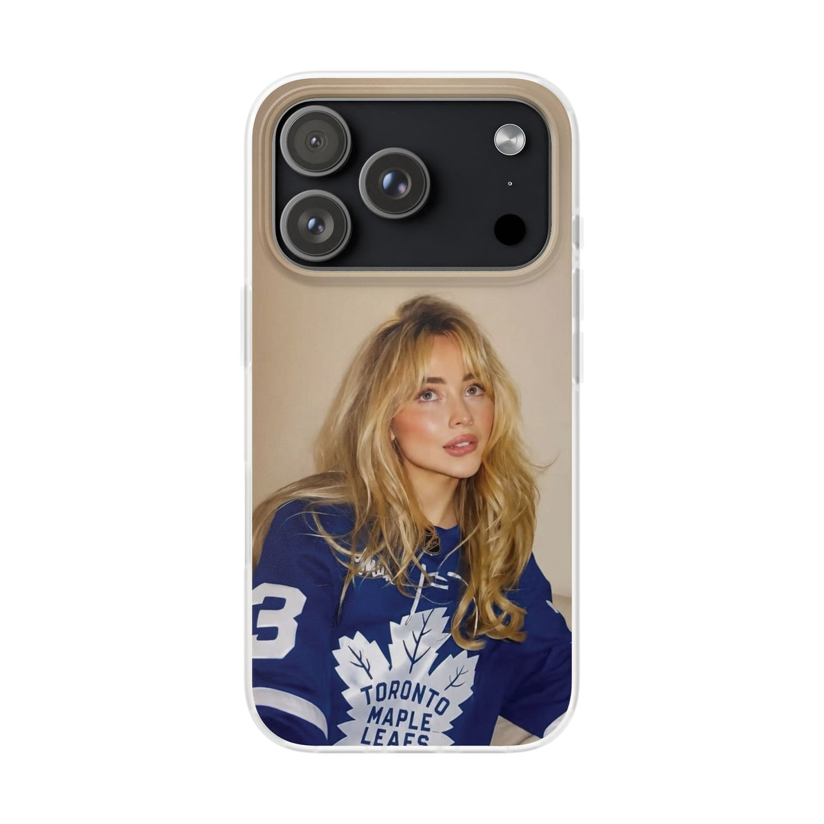Sabrina Carpenter Pose